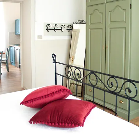 Apartment Iron-bridge House, Elegant Bay Front *