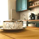Iron-bridge House, Elegant Bay Front Apartment *