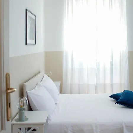 Iron-bridge House, Elegant Bay Front