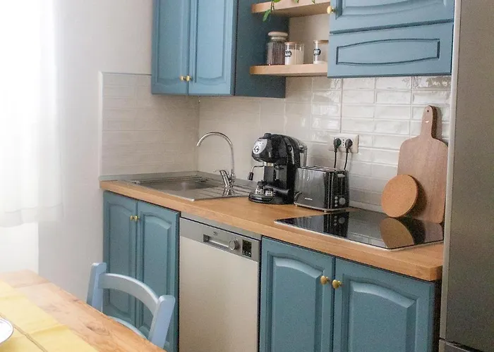 Iron-bridge House, Elegant Bay Front Apartment